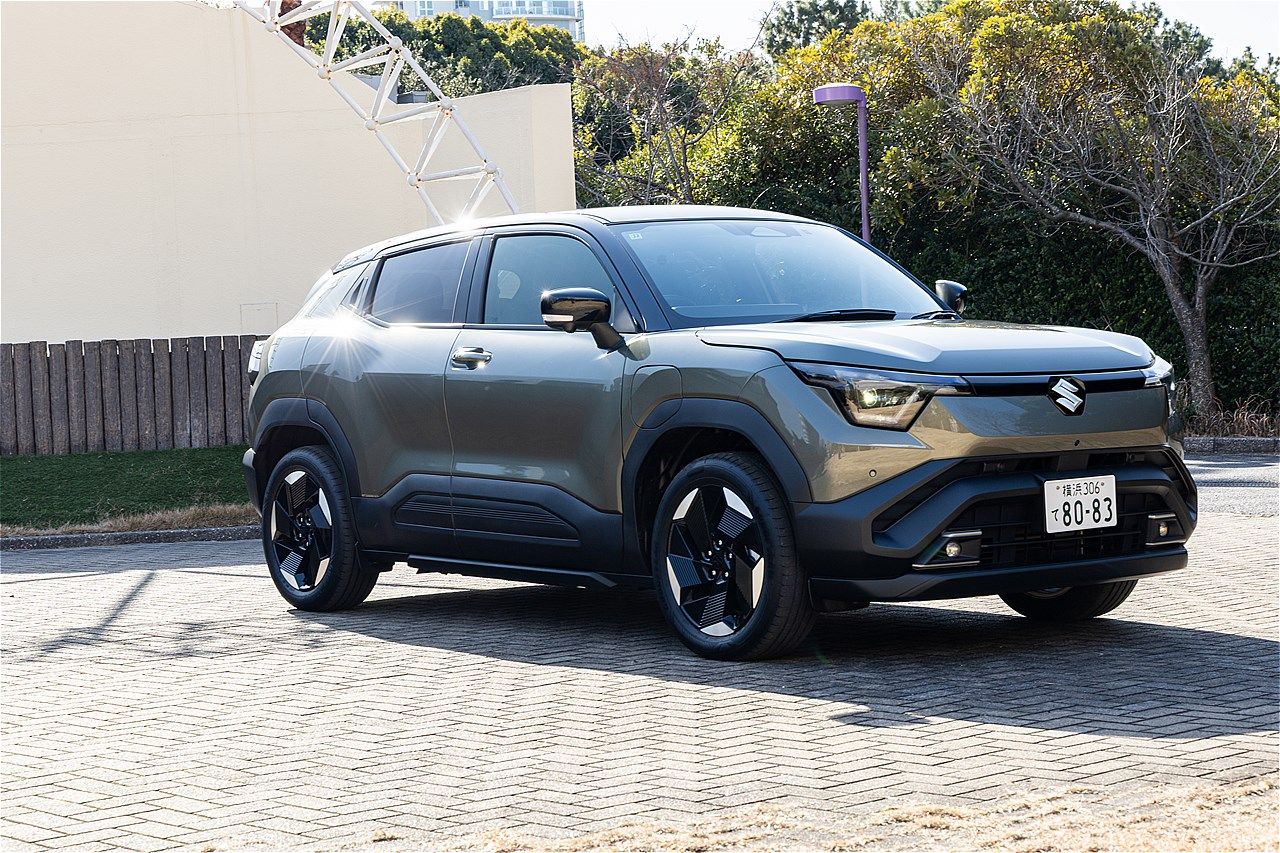スズキの新型BEV「eビターラ」（写真：三木 宏章）
