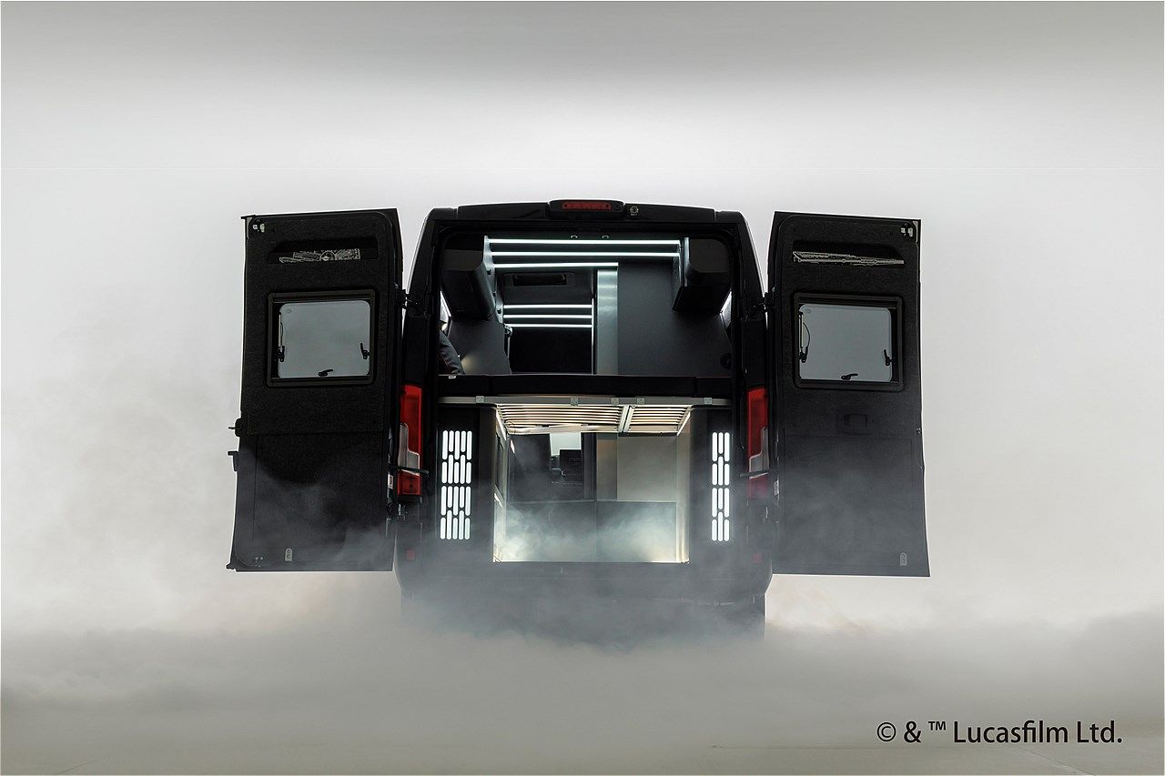 スター・ウォーズの世界観が広がるトイファクトリーのキャンピングカー「ダビンチ6.0＜スター・ウォーズ＞エディション」（写真：トイファクトリー）