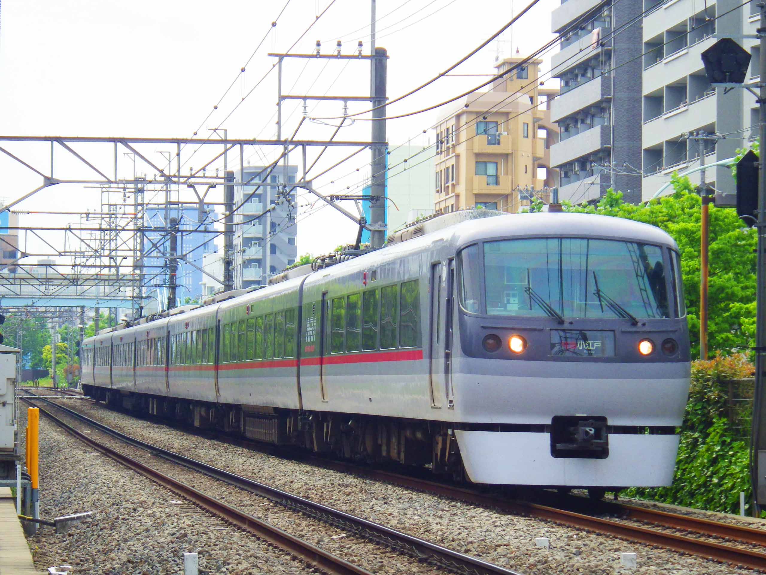 新宿線の特急「小江戸」は1993年に10000系の登場で運行を開始した（撮影：南正時）