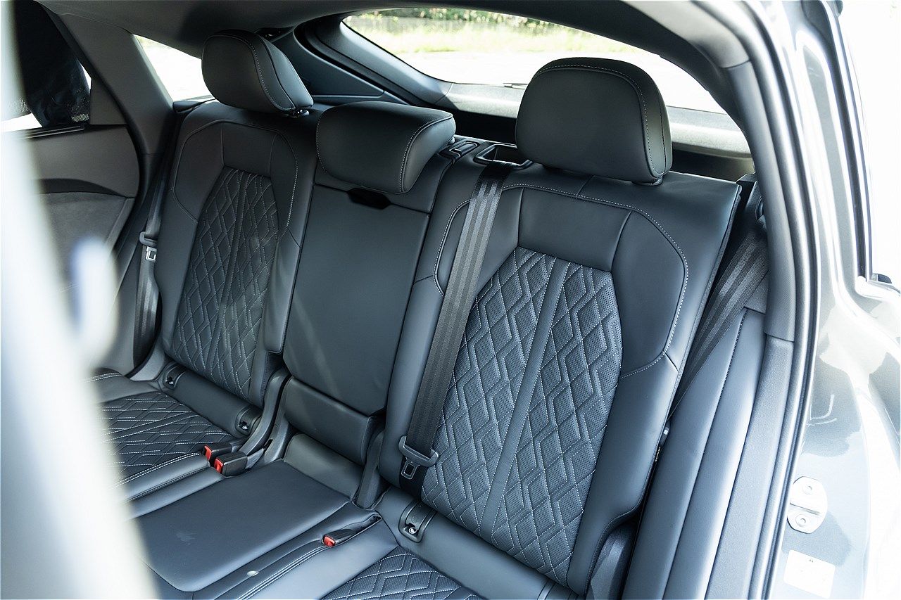 アウディの新型「SQ5スポーツバック」（写真：三木 宏章）