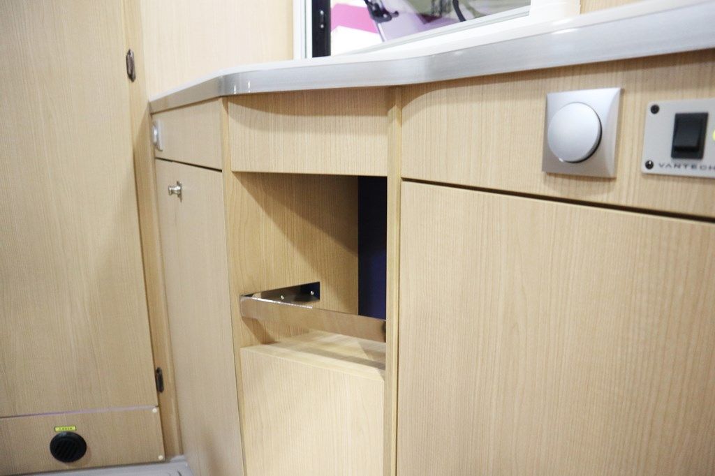 トヨタ「カムロード」をベースにした先代モデルの「コルド リーブス」（写真：筆者撮影）