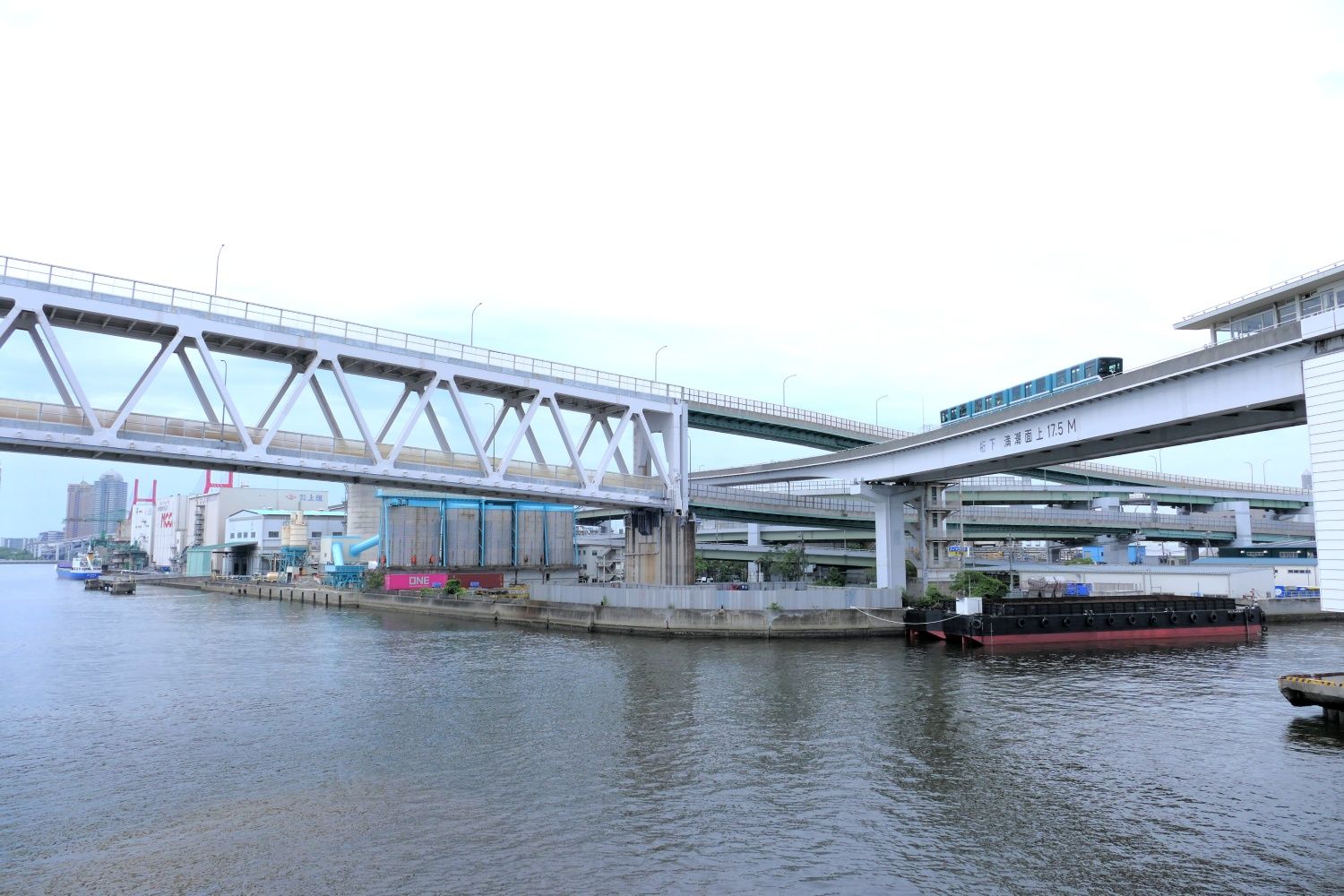 六甲ライナー　南魚崎―アイランド北口間