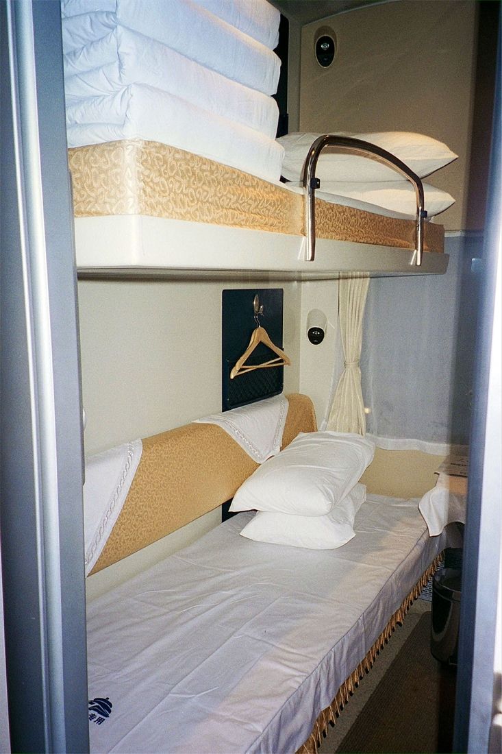Z列車の4人用軟臥コンパートメント＝2004年（筆者撮影）