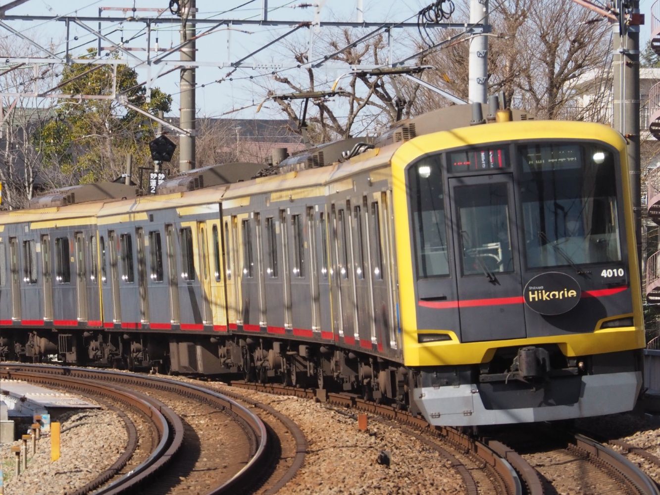 東横線を走る5050系4000番台「Shibuya Hikarie号」（編集部撮影）
