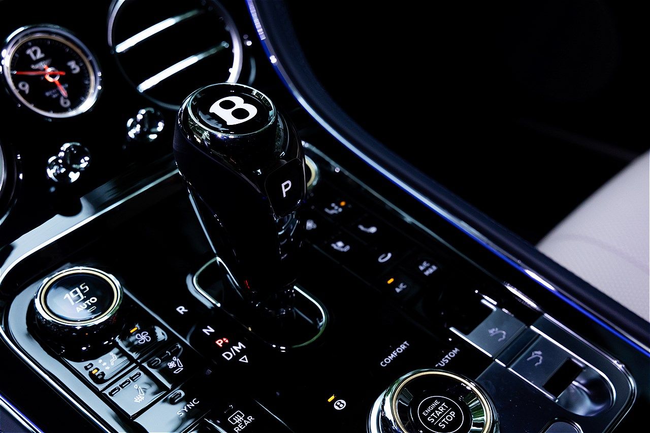 ベントレーの3代目「コンチネンタルGT」（写真：三木 宏章）