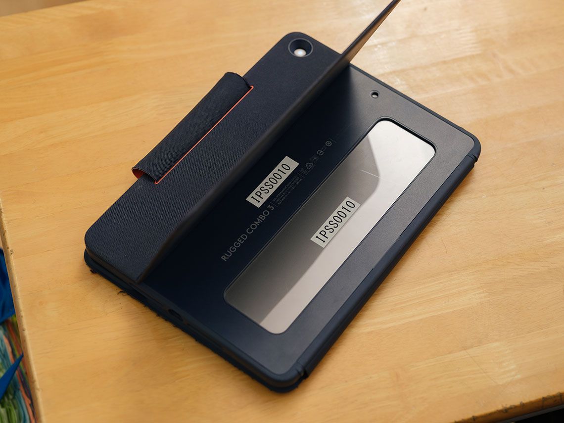 Rugged Combo 3のキックスタンド