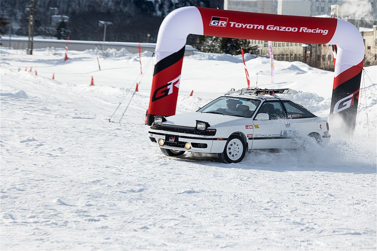 全日本ラリードライバー勝田範彦選手によるセリカのデモラン（写真：三木宏章）