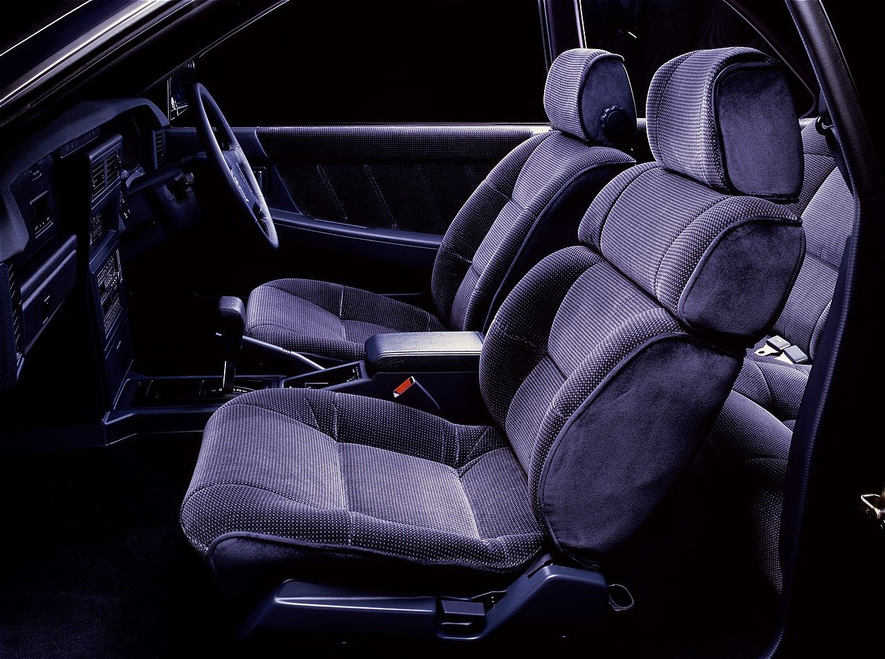 日産の2代目「レパード」（写真：日産自動車）