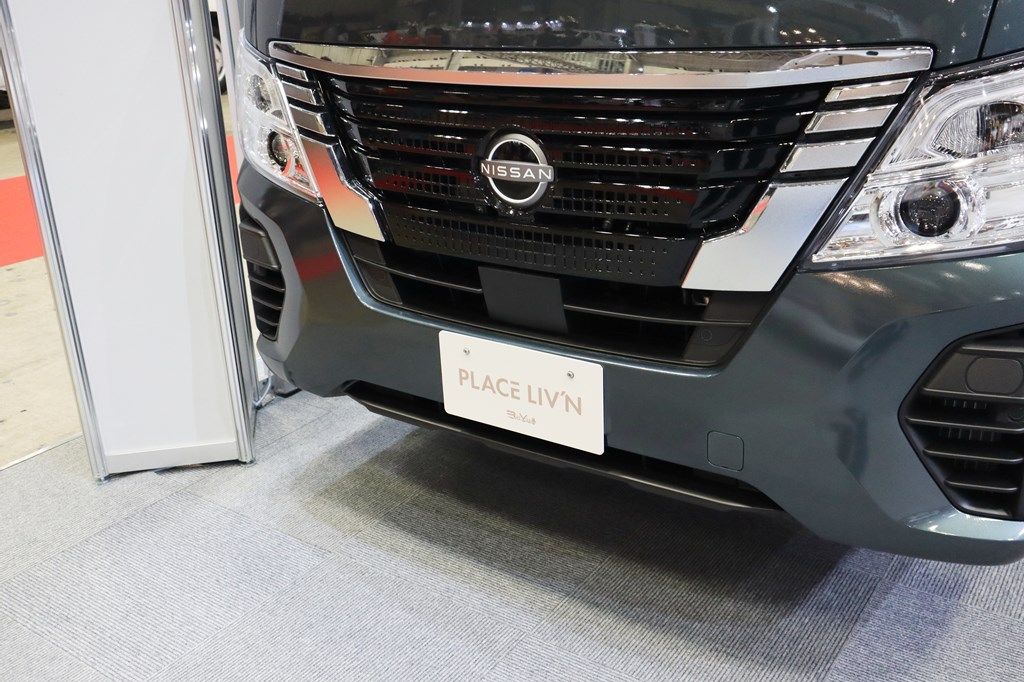 新型キャンピングカー「レクビィ プラスリビン」のライトタイプ（写真：筆者撮影）