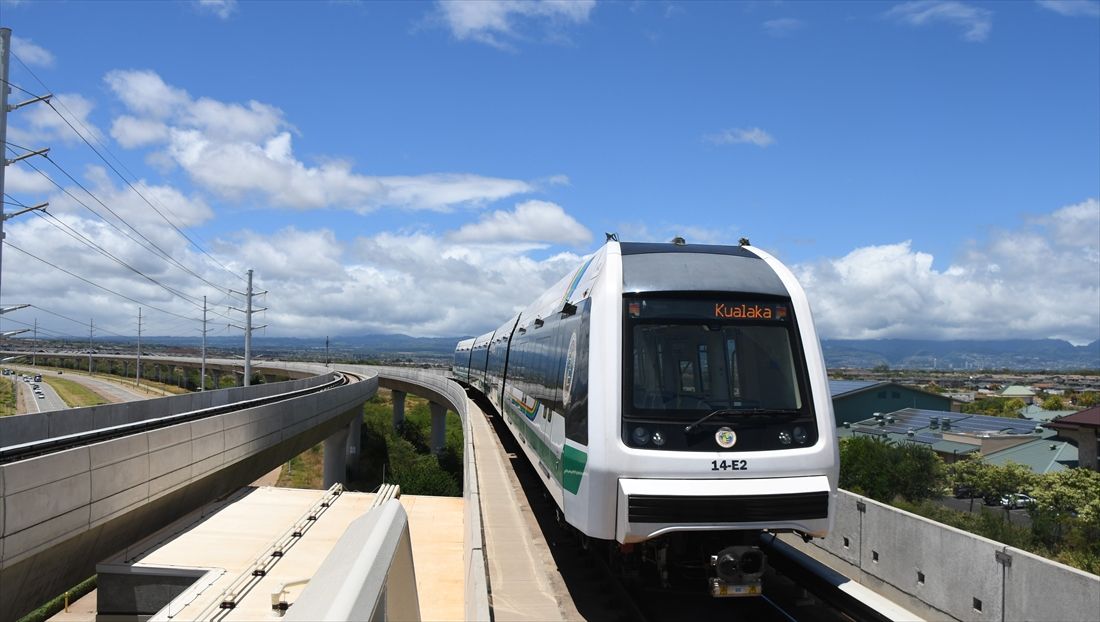 ハワイ・ホノルルの鉄道「スカイライン」の車両（記者撮影）