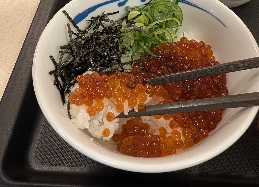 松屋のイクラ丼（写真：編集部）