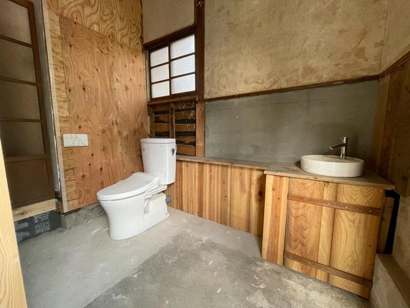 設置後のトイレ。今後、浄水層を設置すれば使えるようになる（写真提供：山脈）