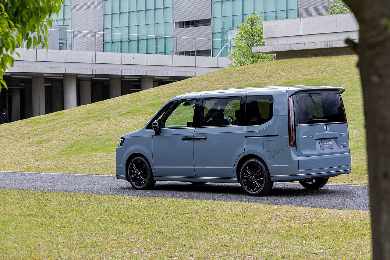 ホンダ「ステップワゴン e：HEV スパーダ  プレミアムライン ブラック エディション」（写真：三木 宏章）