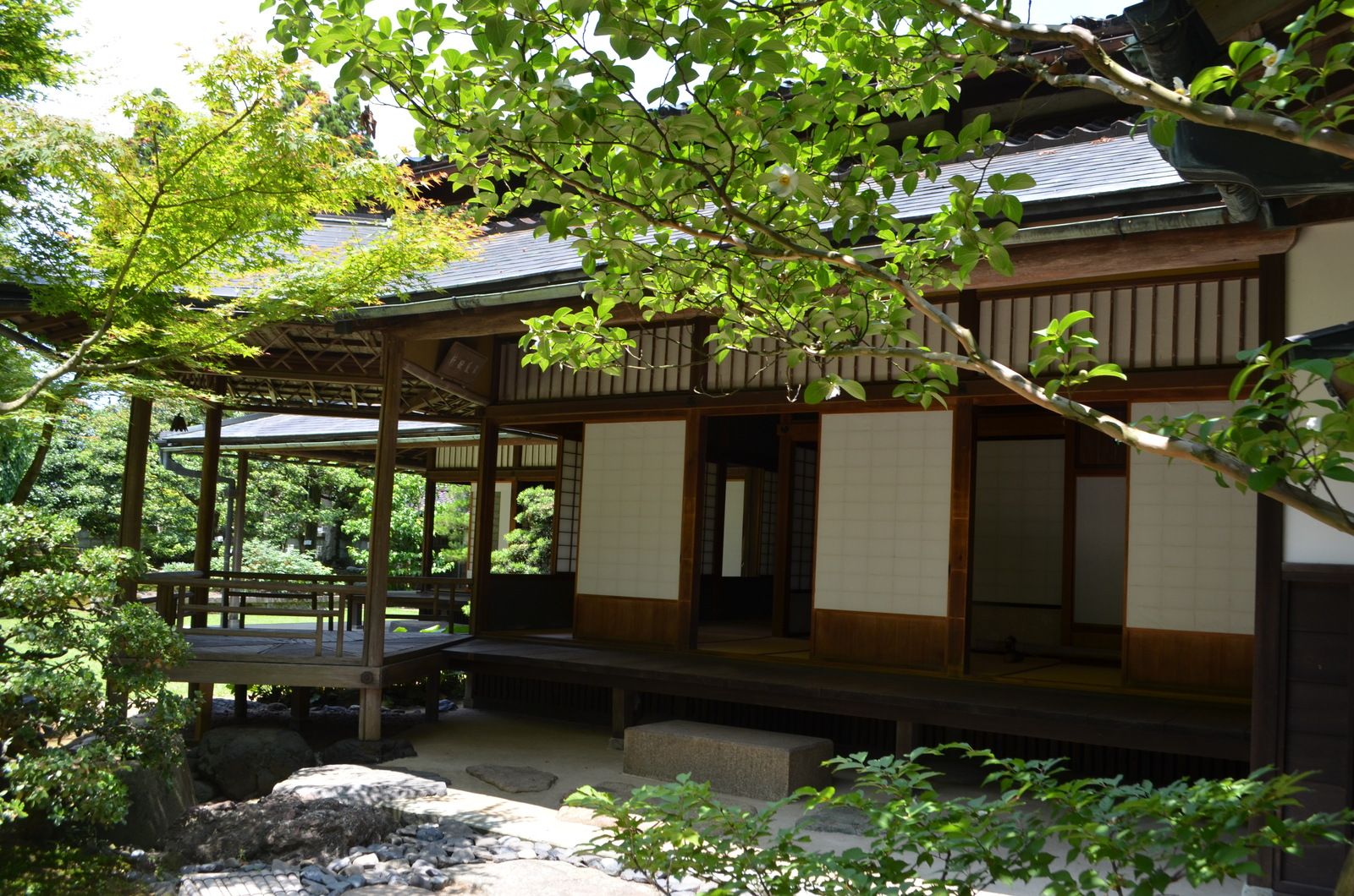 庭園も美しい（写真提供：富山県ロケーションオフィス）