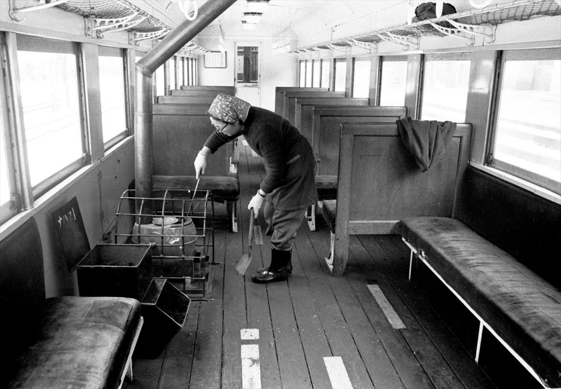 三菱大夕張鉄道の客車内には石炭ストーブがあった（撮影：南正時）