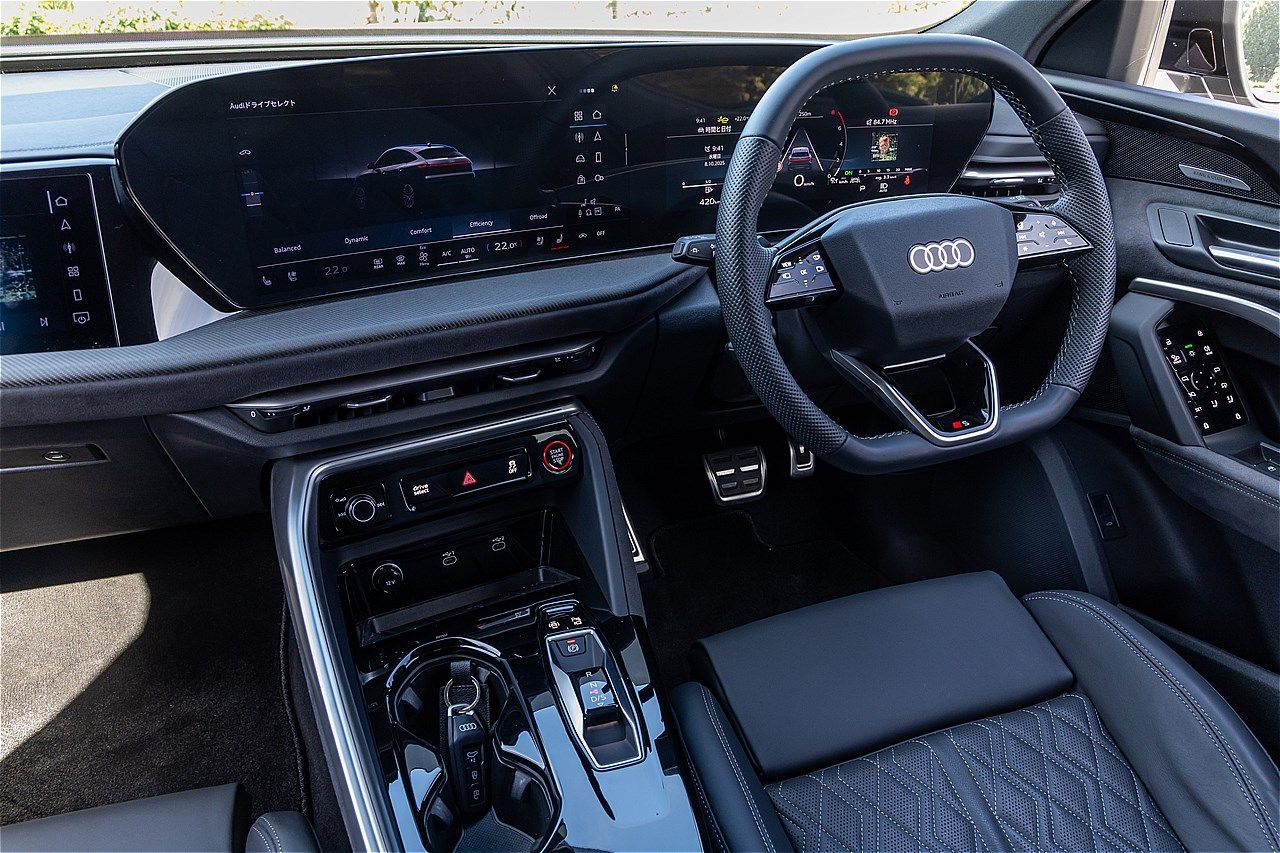 アウディの新型「SQ5スポーツバック」（写真：三木 宏章）