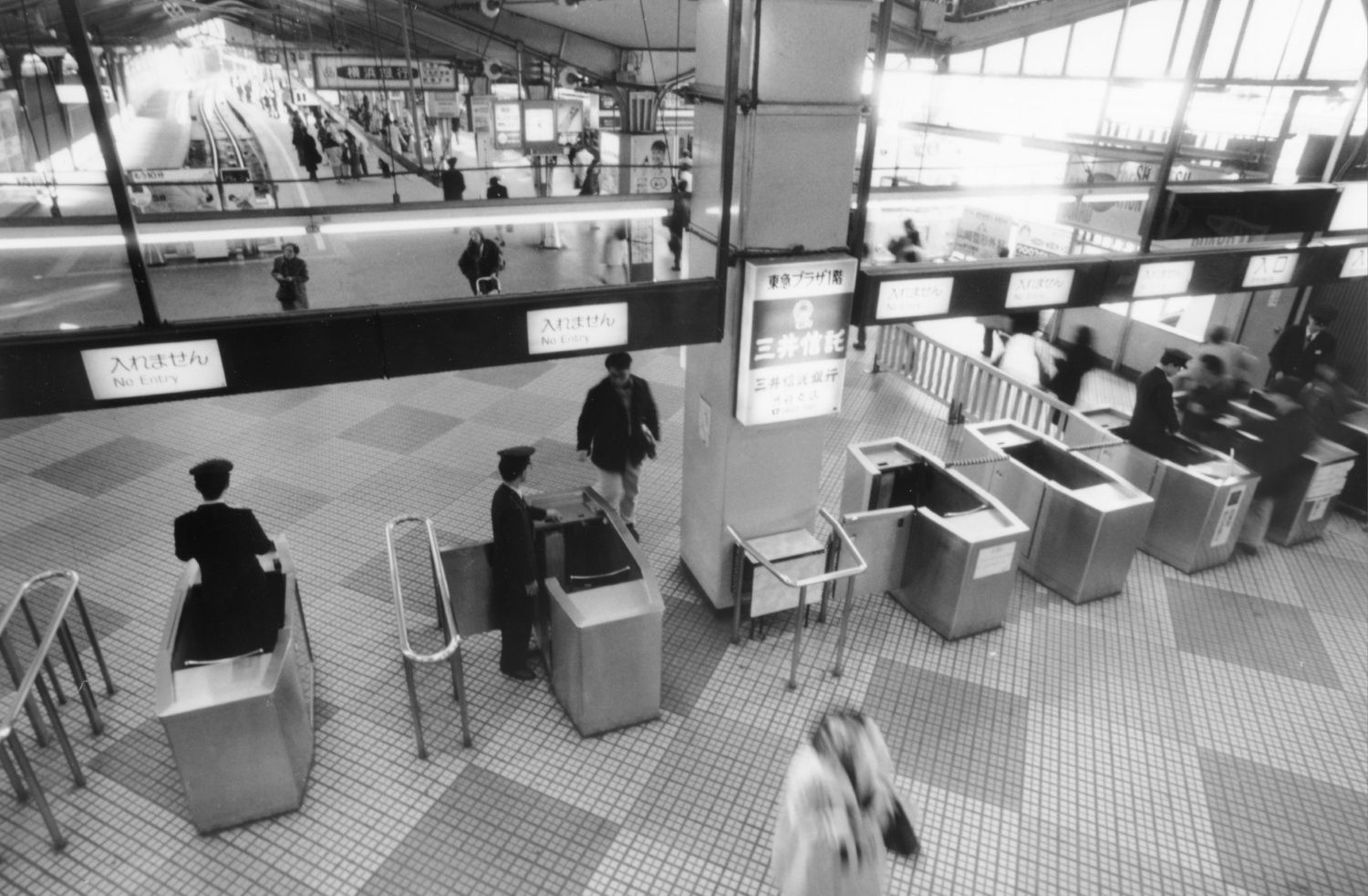 1993年当時の渋谷駅改札口。改良工事前の駅は現在よりやや東に位置していた（写真：京王電鉄）