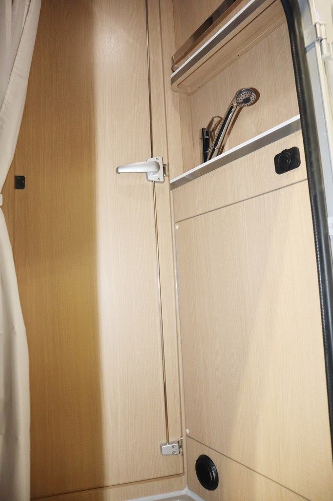 いすゞ「トラヴィオ」をベースにした、バンテックの新型キャンピングカー「コルド リーブス」（写真；筆者撮影）