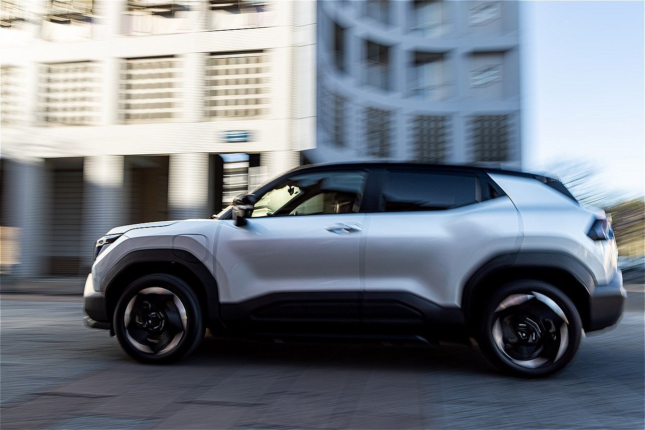 スズキの新型BEV「eビターラ」（写真：三木 宏章）