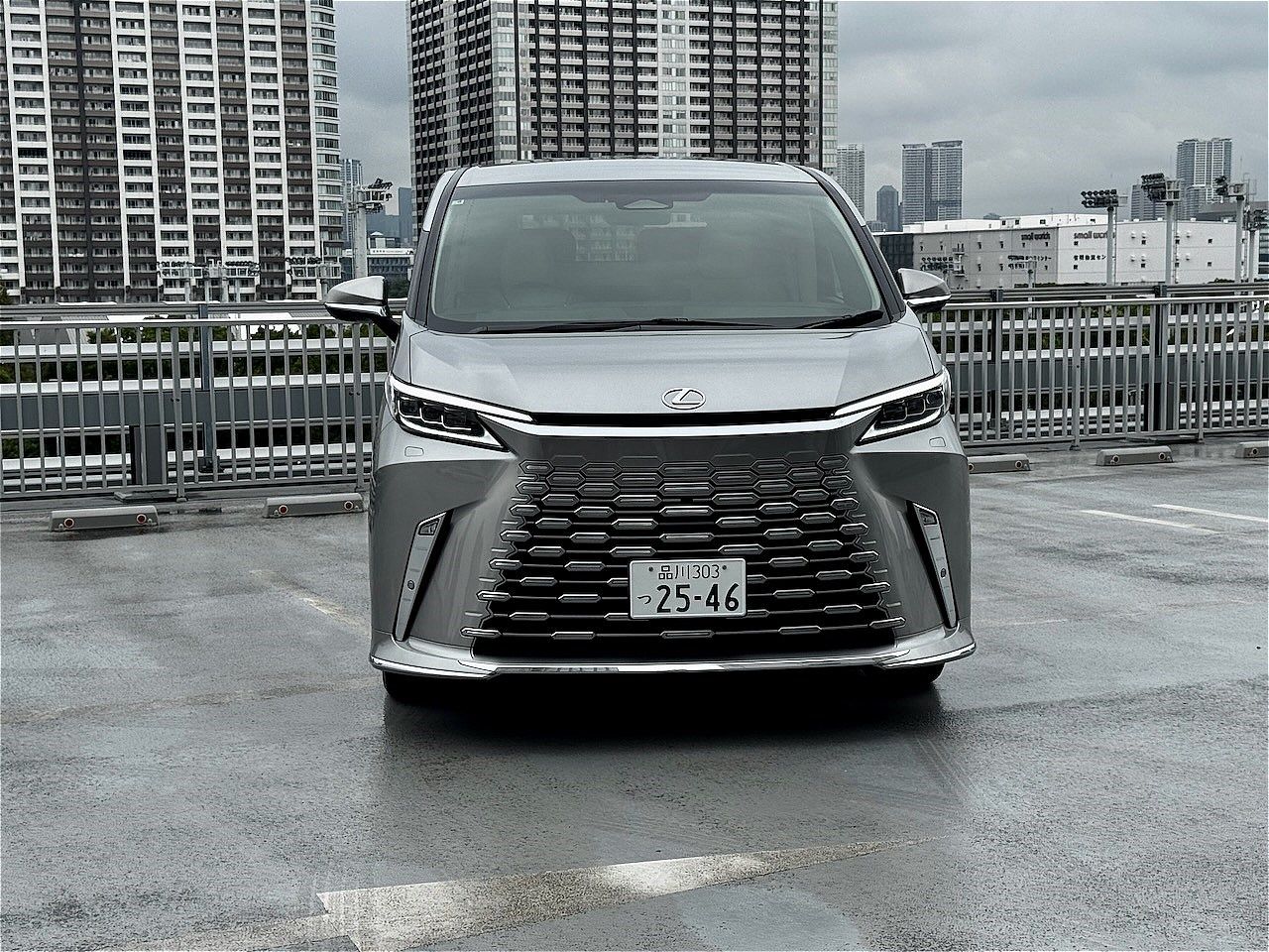 2025年8月1日に一部改良版が発売されたレクサス「LM」（筆者撮影）