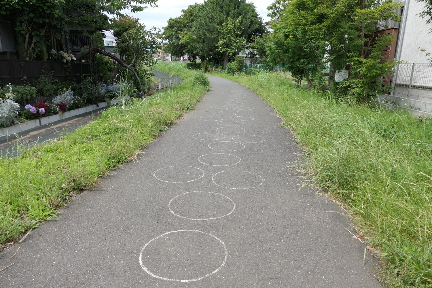 跡地は遊歩道として整備されている（記者撮影）