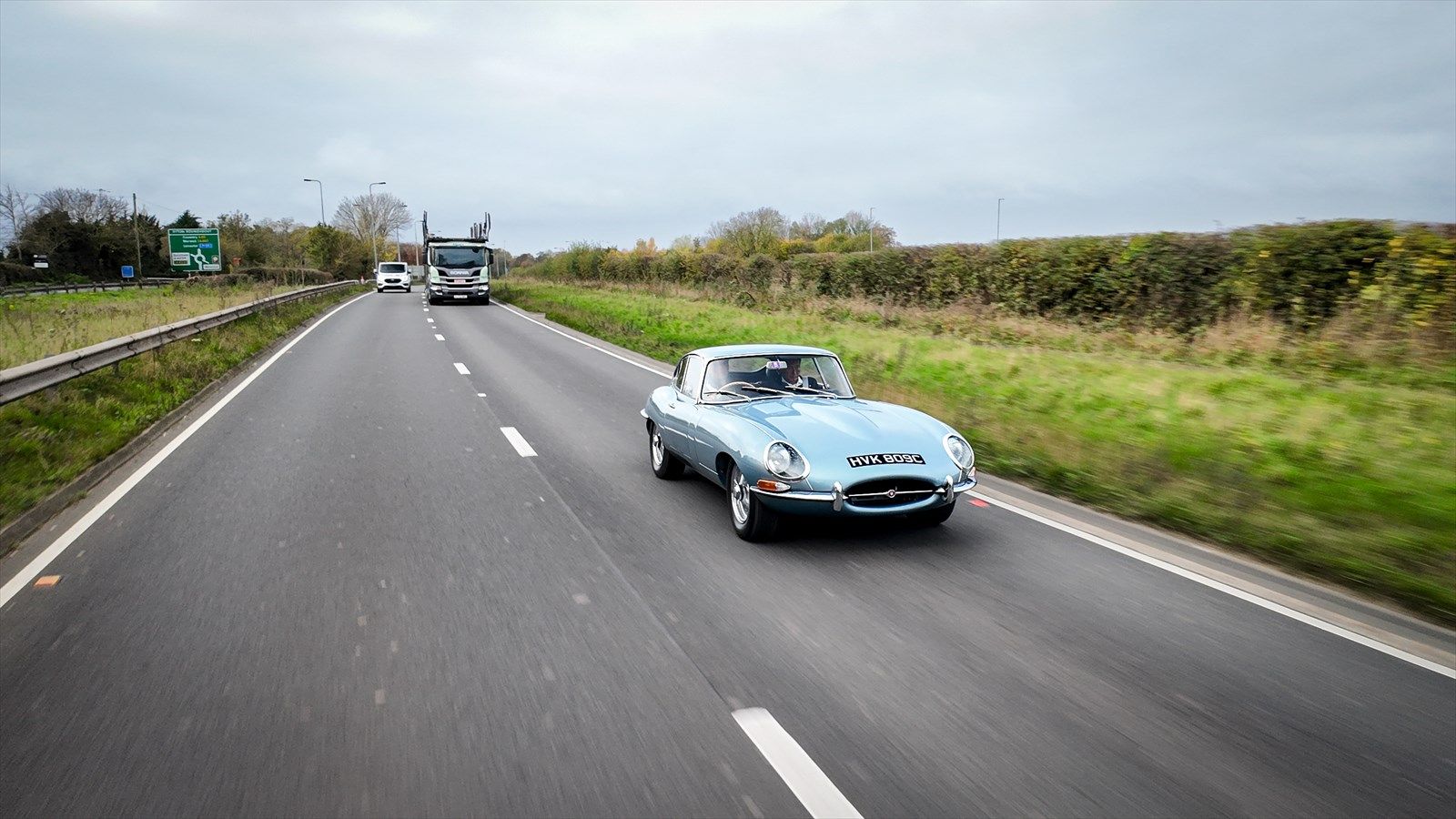 英国で試乗したジャガーEタイプ・シリーズ1FHC（フィクストヘッド・クーペ）（写真：Jaguar Land Rover）