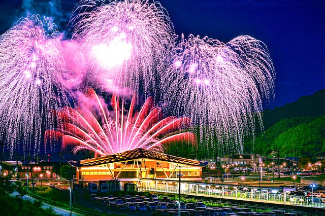 この写真を撮影した場所はいま、松の木が高く伸び、撮影することができなくなった。それは写真家にとっては悲しい出来事だが、女川の歩みを写し続けてきた私にとっては命が成長することが、とてもうれしい気持ちになった（筆者撮影）