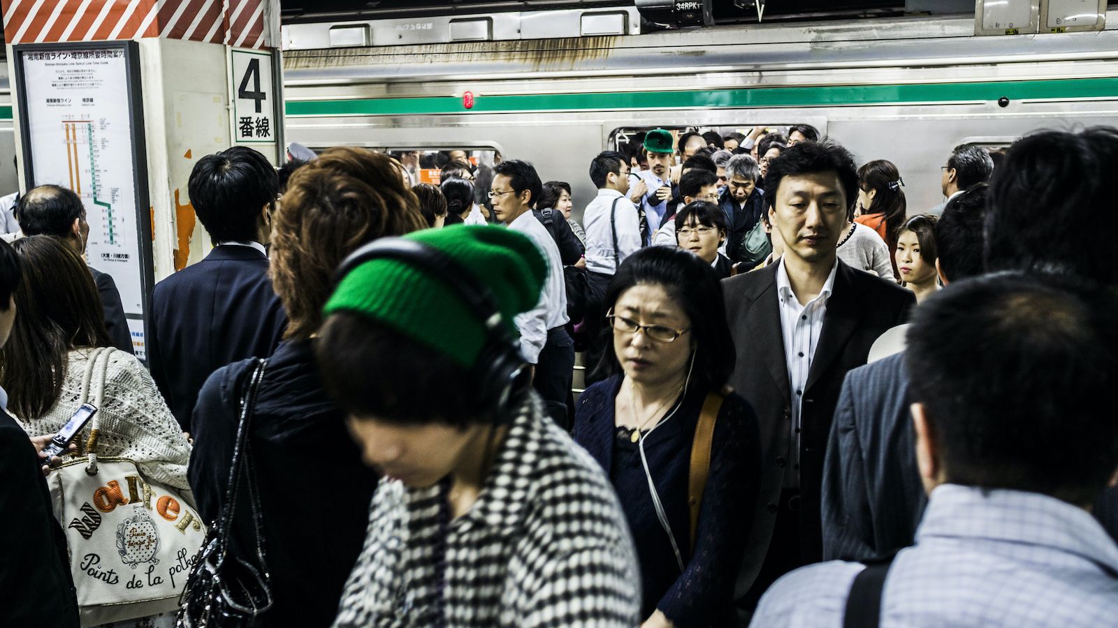 ｢満員電車を日本からなくす｣たった1つの方法 ｢定時廃止｣｢成果主義｣が多くの労働者を救う | ワークスタイル | 東洋経済オンライン
