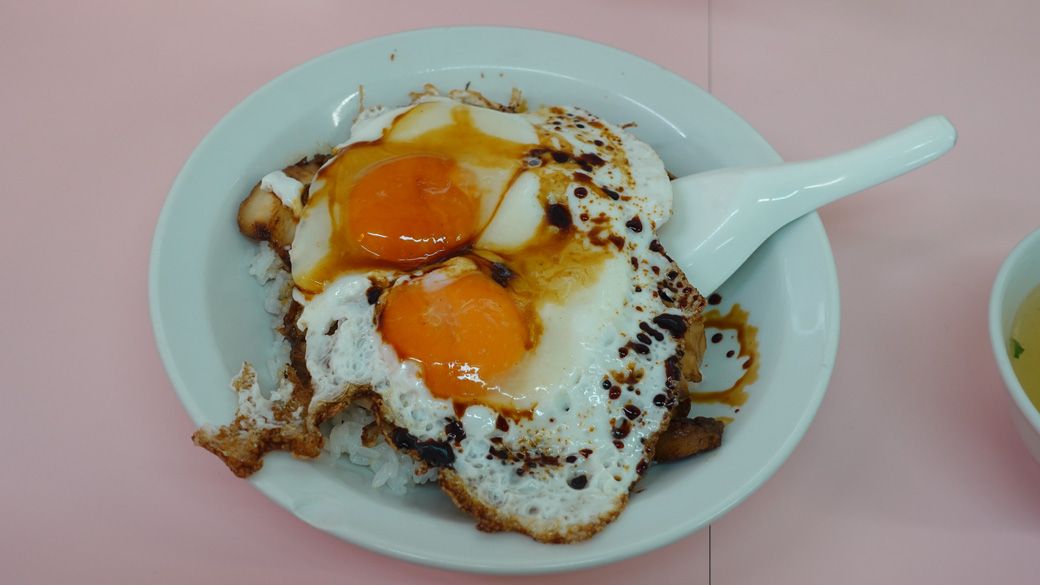 「重松飯店」の焼豚玉子飯（筆者撮影）