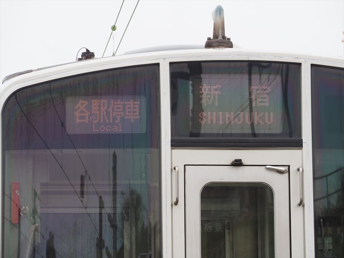 前面の種別・行き先表示はフルカラーLED式。登場時は3色のLEDで、書体も明朝体だった（記者撮影）