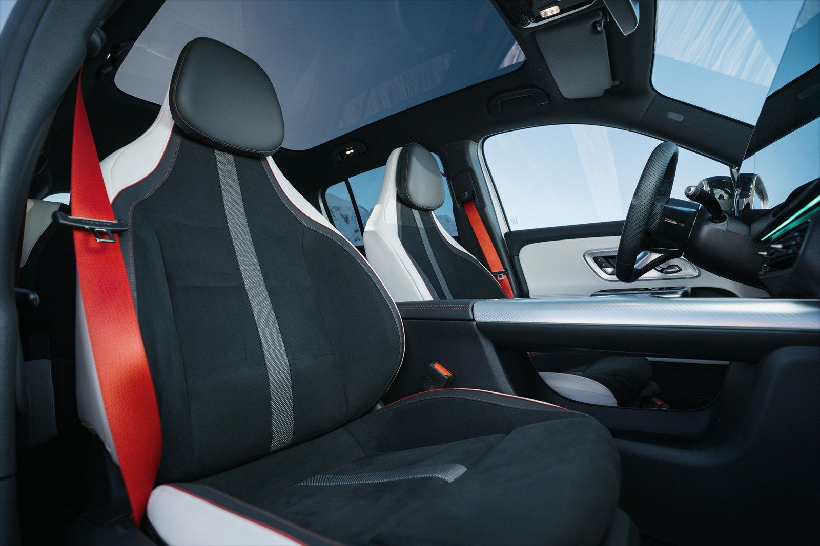 メルセデス・ベンツGLB（写真：Mercedes-Benz）