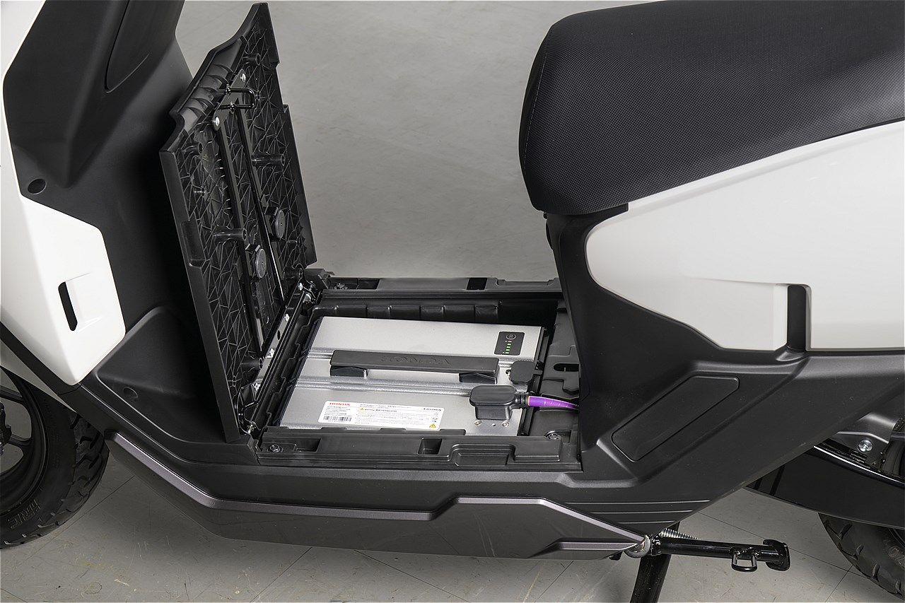 原付一種のホンダ新型電動スクーター｢アイコンe:｣（写真：ホンダモーターサイクルジャパン）