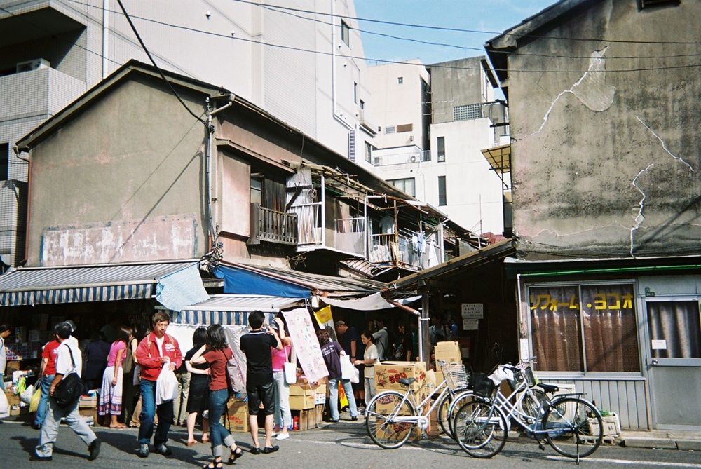 東京都・荒川区の日暮里駄菓子問屋街（写真：山本さん提供）