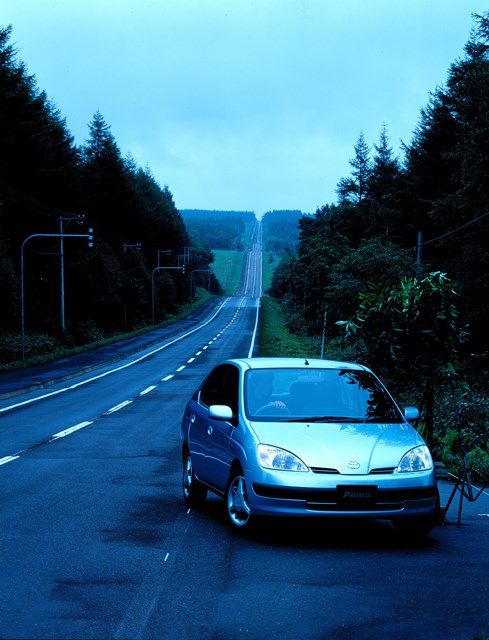 1997年、トヨタ初代プリウス（写真：トヨタ自動車）