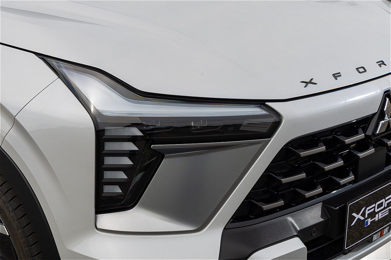 三菱の新型SUV「エクスフォースHEV」（筆者撮影）
