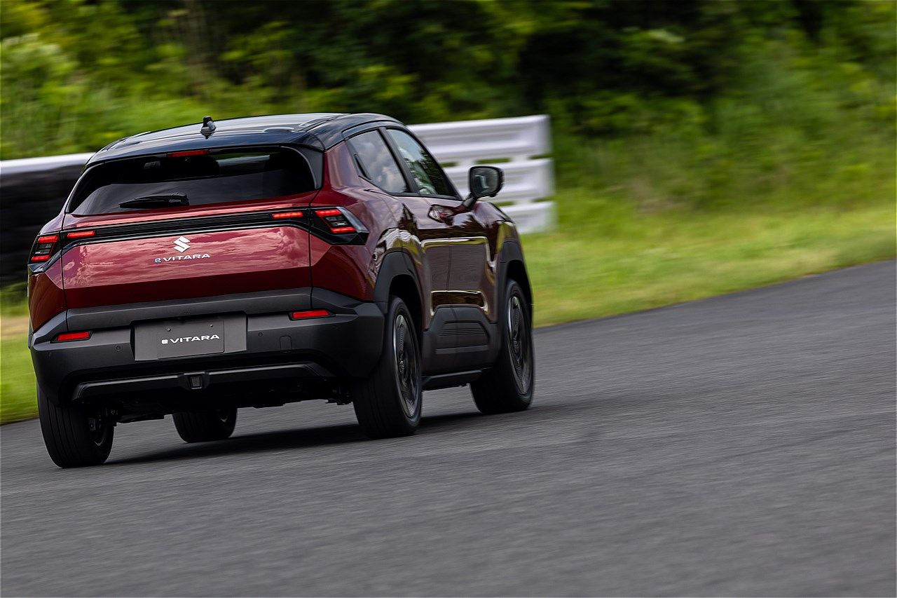 スズキの新型「eビターラ プロトタイプ」（写真：三木 宏章）