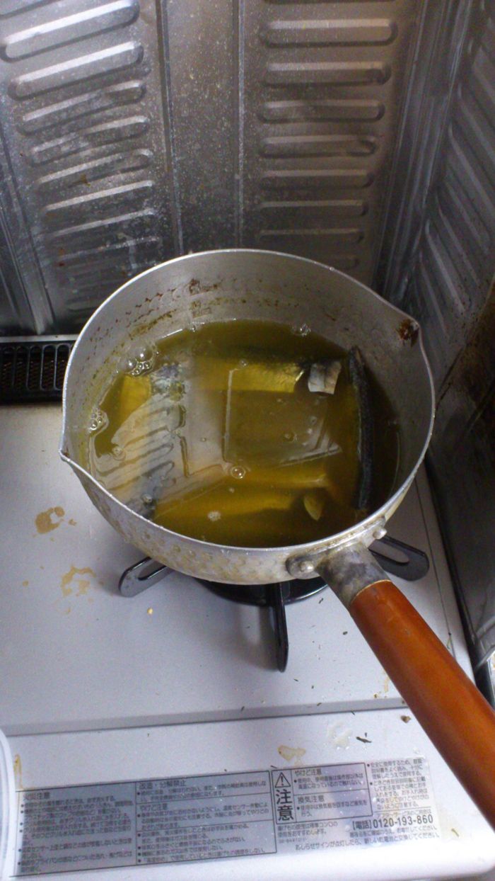 ミガキニシンを番茶で煮る（写真：中山さん提供）