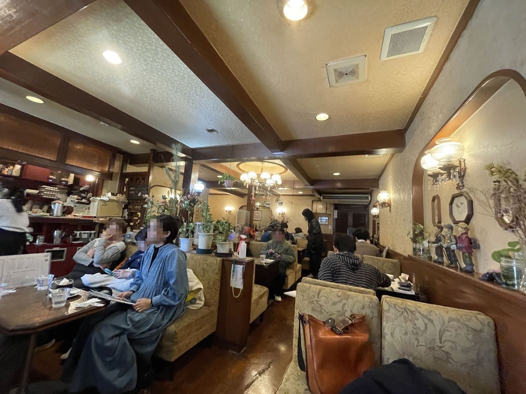 喫茶ボタンの店内（筆者撮影）