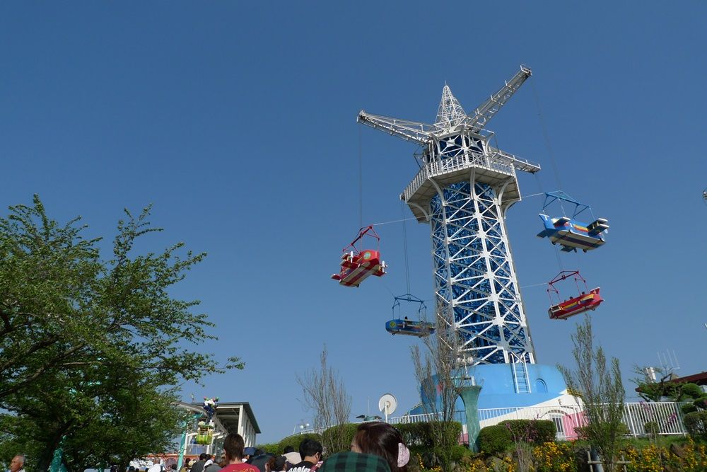 生駒山上遊園地の飛行塔（写真：369days提供）