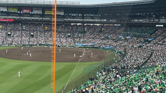 沖縄尚学の応援団で埋め尽くされた阪神甲子園球場・三塁側アルプススタンド（宮城良典さん撮影・提供）