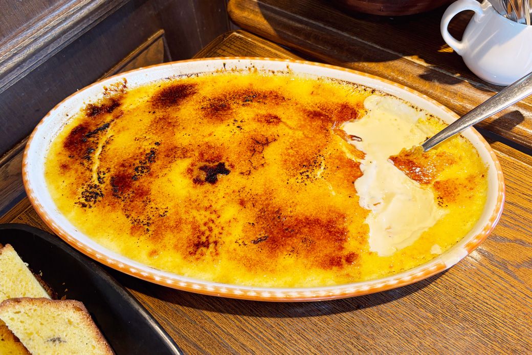 カリカリにカラメリゼされた表面が香ばしく、クリームはトロトロ（筆者撮影）