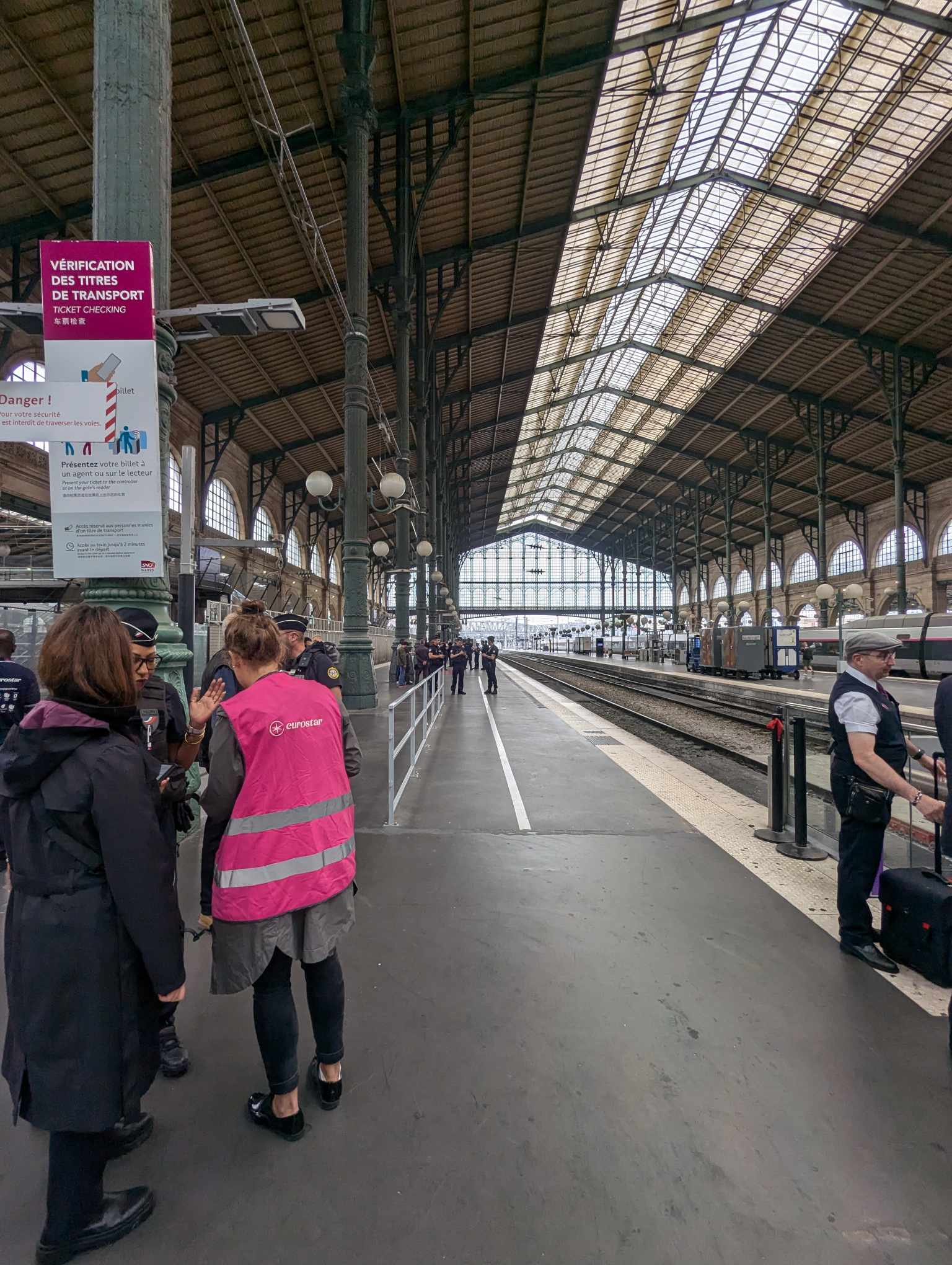 列車の運休でホームに人影は少なかった＝7月26日（写真：m_sports_suki）