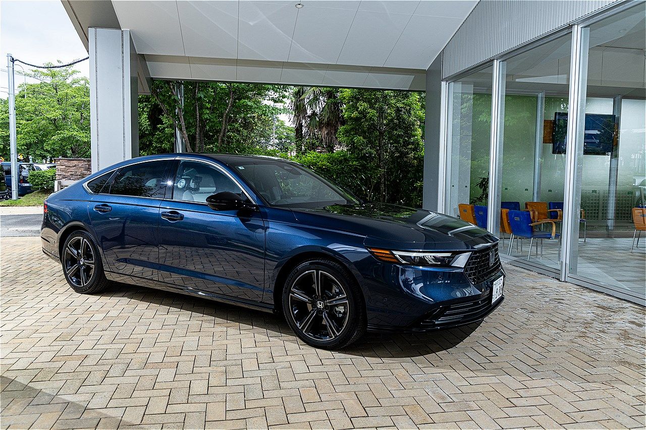 ホンダ量販モデル初のハンズオフ機能を搭載した「アコード e:HEV Honda SENSING 360＋」（写真：三木 宏章）