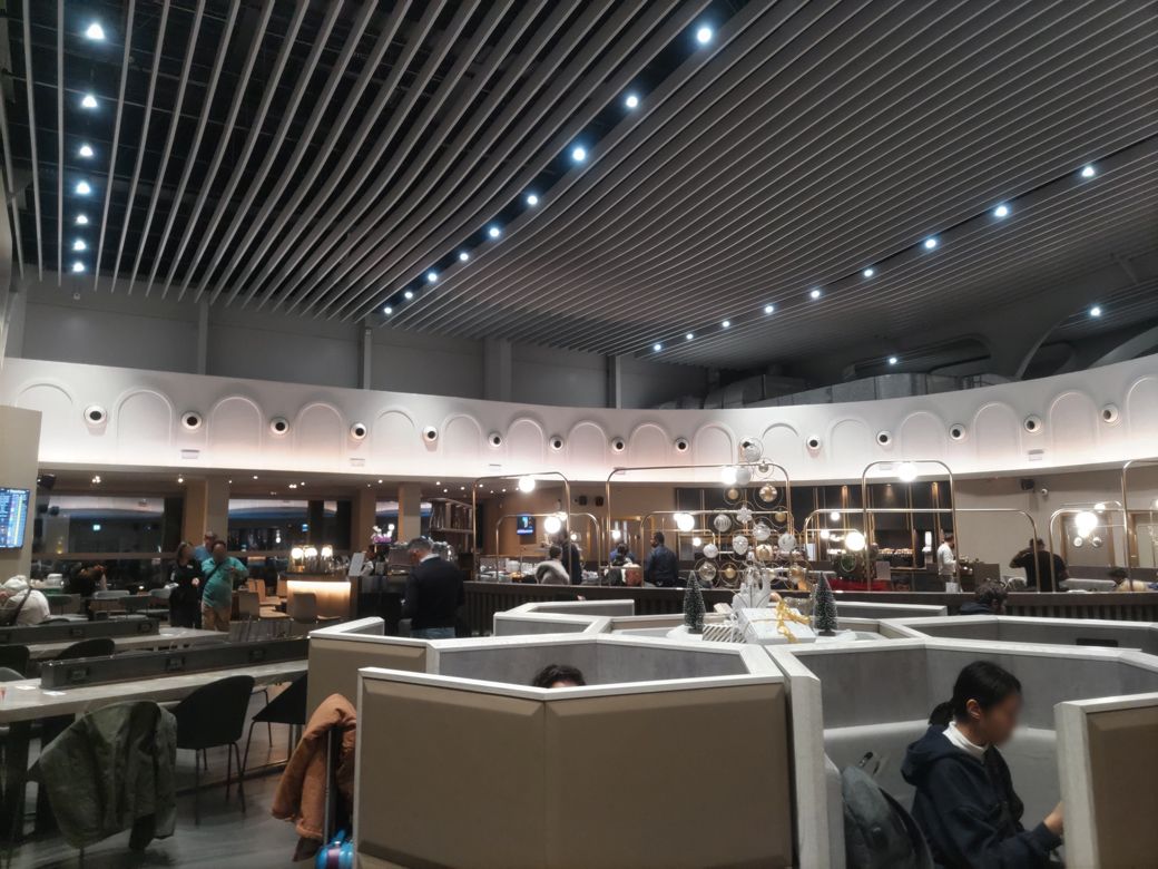 イタリアのラウンジはこんな感じ（筆者撮影）