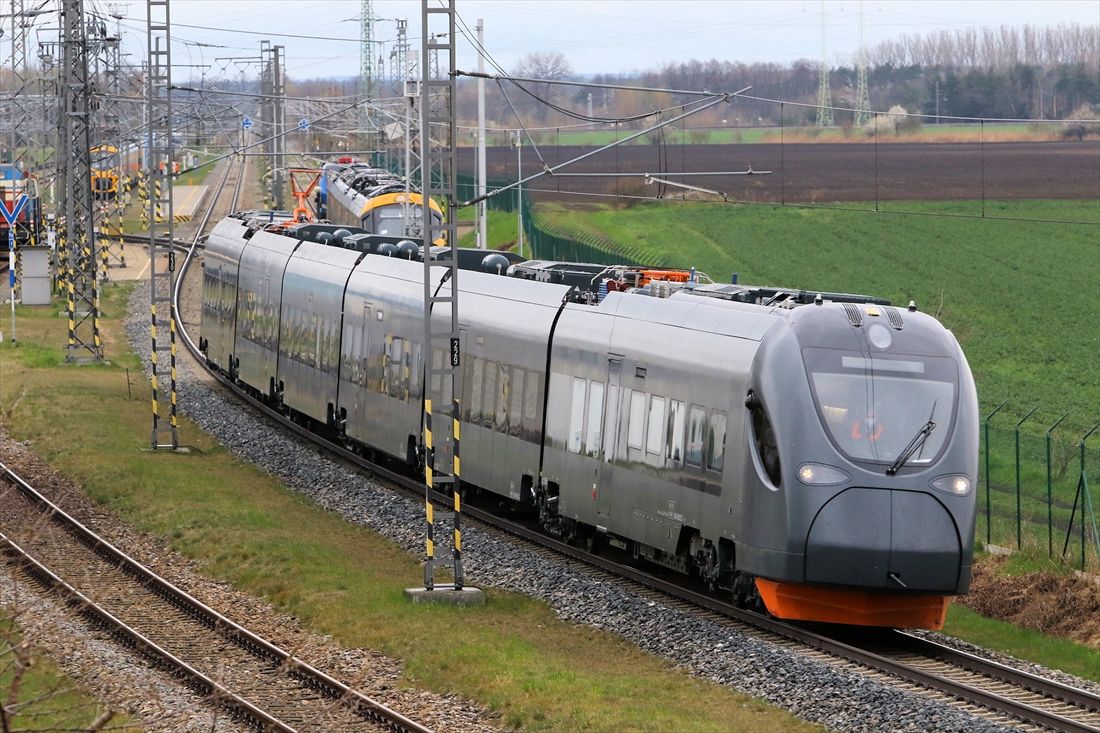 テスト中のCRRC「シリウス」（撮影：橋爪智之）