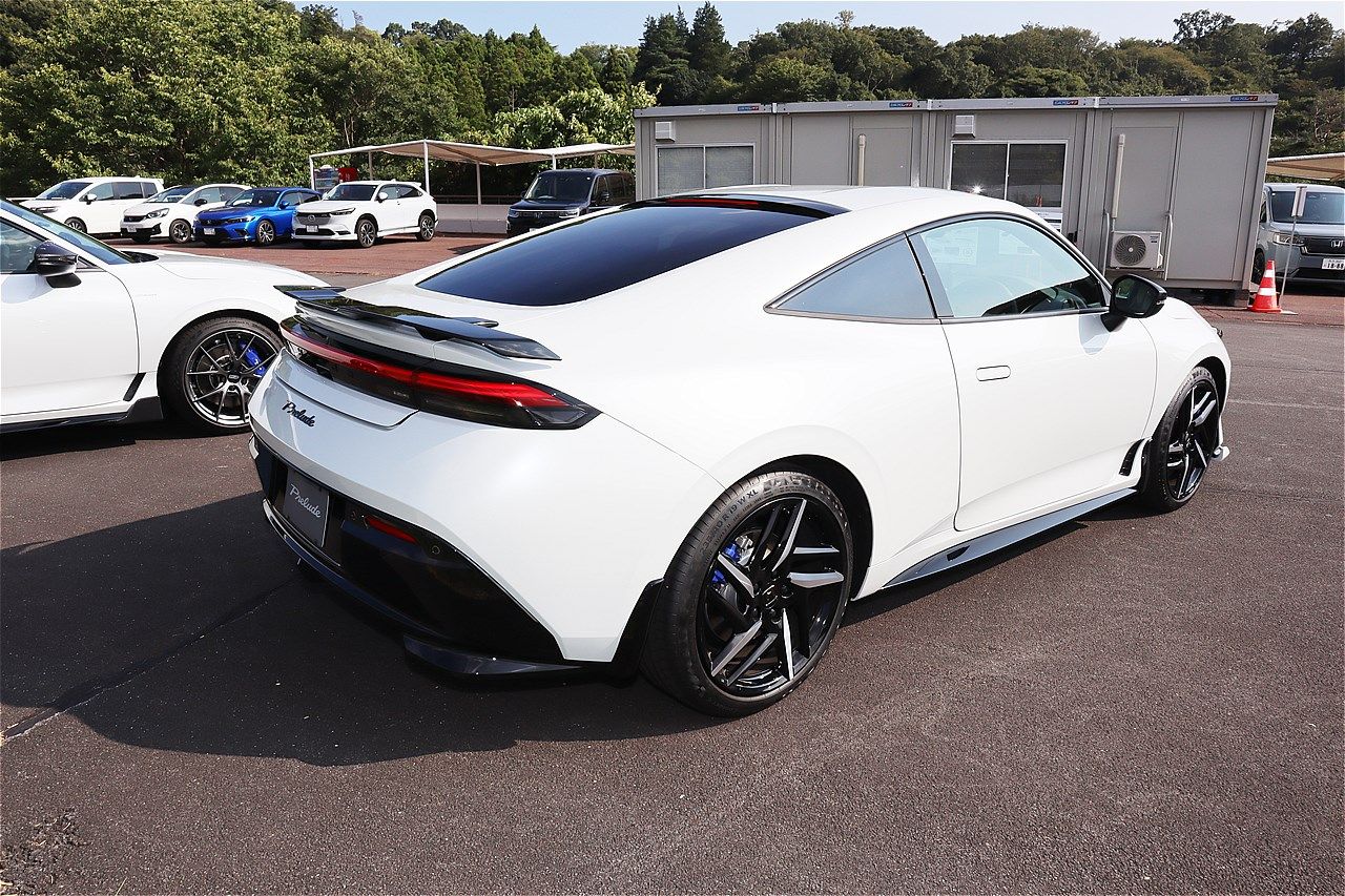 ホンダアクセスのパーツを装着した新型「プレリュード」（筆者撮影）
