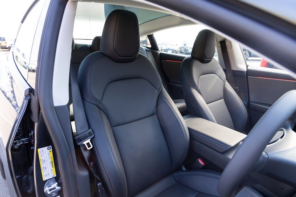 テスラ「Model 3」（写真：三木 宏章）