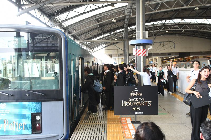 「バック・トゥ・ホグワーツ」特別イベントの様子。整然と乗車（記者撮影）