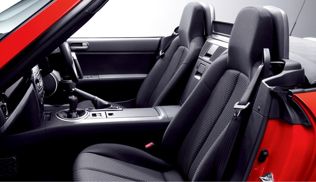 マツダの3代目「ロードスター（NC1）」（写真：マツダ）