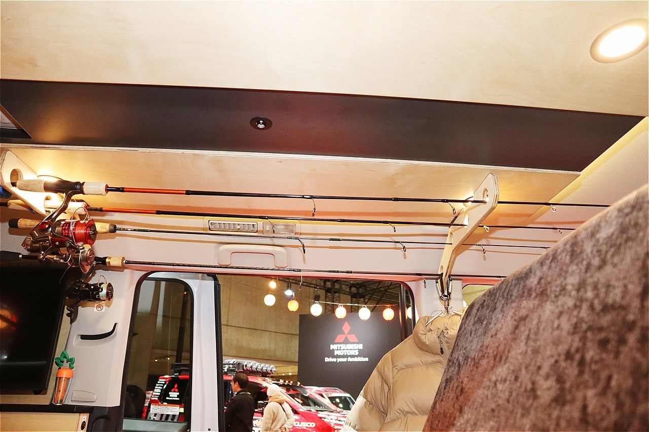 三菱の新型「デリカD:5」をベースにしたキャンピングカー「デリカD:5アクティブキャンパー ロゴス・エディション」（写真：筆者撮影）